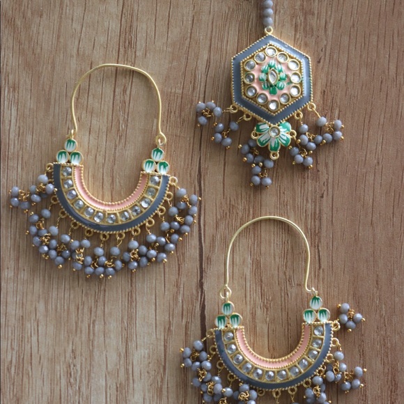 mang tila + earrings - Picture 3 of 7